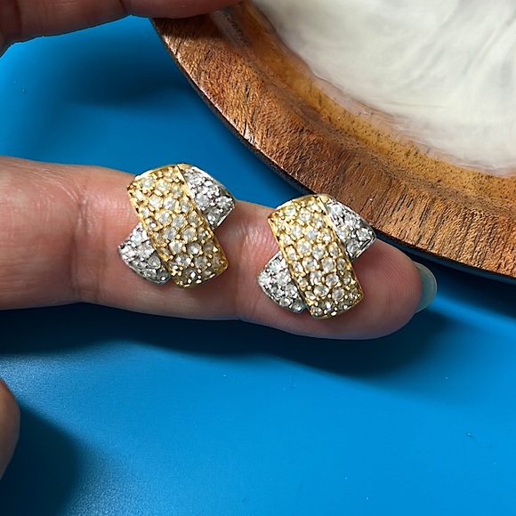 🖤14K gold post “X” design earrings - Picture 5 of 17